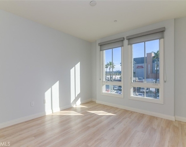 268 Caruso Avenue - Photo Thumbnail 19