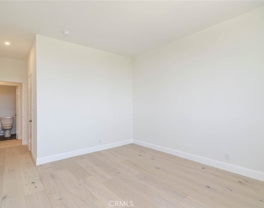 1305 N Columbus - Photo Thumbnail 32