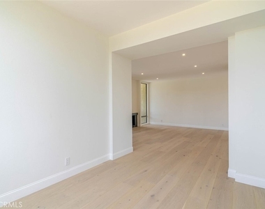 1305 N Columbus - Photo Thumbnail 8