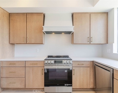 1305 N Columbus - Photo Thumbnail 9