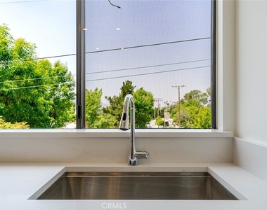 1305 N Columbus - Photo Thumbnail 10