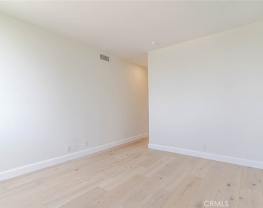 1305 N Columbus - Photo Thumbnail 12
