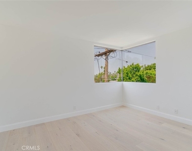 1305 N Columbus - Photo Thumbnail 2