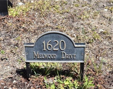1620 Melwood Drive - Photo Thumbnail 2