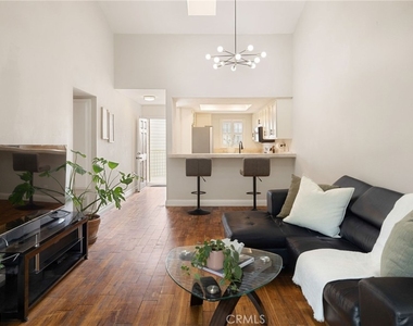 645 Chestnut - Photo Thumbnail 1