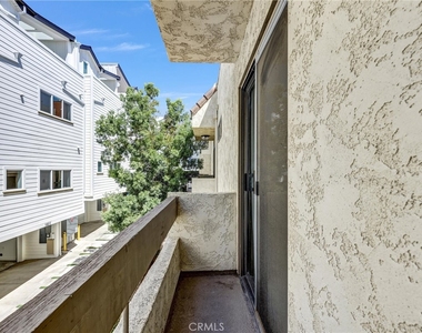 1825 Westholme Avenue - Photo Thumbnail 22