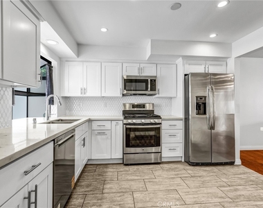 1825 Westholme Avenue - Photo Thumbnail 9