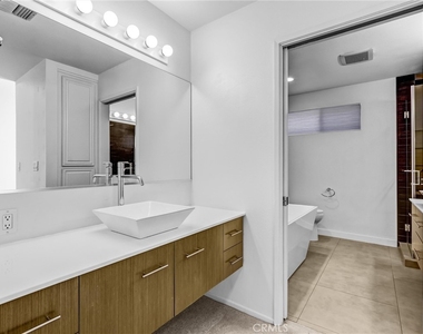1825 Westholme Avenue - Photo Thumbnail 17