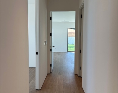 3279 Laurice Avenue - Photo Thumbnail 10