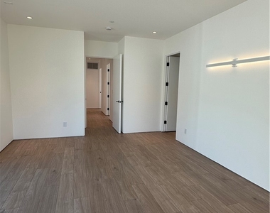 3279 Laurice Avenue - Photo Thumbnail 12