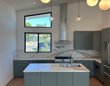 3279 Laurice Avenue - Photo Thumbnail 8