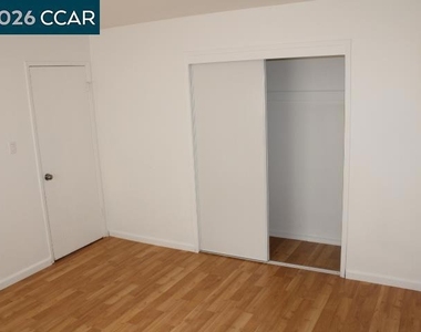 2515 Manchester Ave - Photo Thumbnail 7
