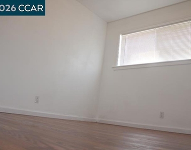 2515 Manchester Ave - Photo Thumbnail 11