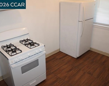 2515 Manchester Ave - Photo Thumbnail 4