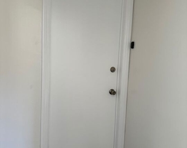 925 S Hobart Boulevard - Photo Thumbnail 17