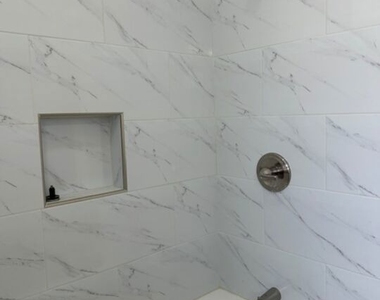 925 S Hobart Boulevard - Photo Thumbnail 16