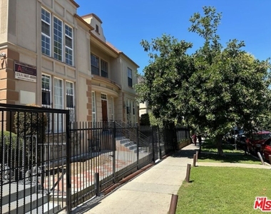 925 S Hobart Boulevard - Photo Thumbnail 20