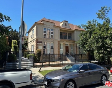 925 S Hobart Boulevard - Photo Thumbnail 23