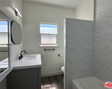 925 S Hobart Boulevard - Photo Thumbnail 13