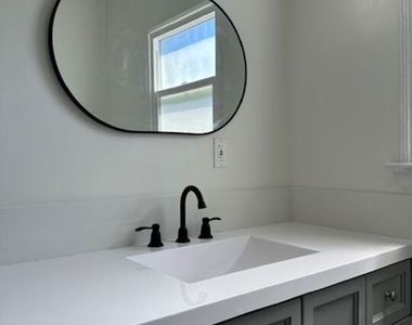 925 S Hobart Boulevard - Photo Thumbnail 15