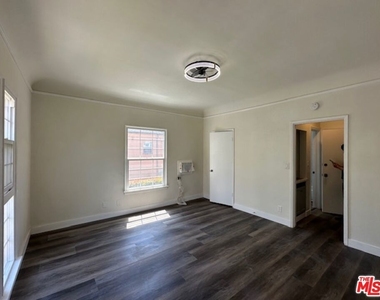 925 S Hobart Boulevard - Photo Thumbnail 5