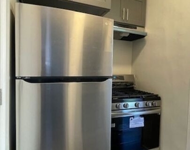 925 S Hobart Boulevard - Photo Thumbnail 9
