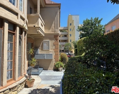 925 S Hobart Boulevard - Photo Thumbnail 1
