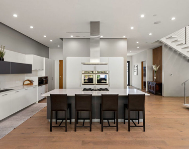 6617 Lindenhurst Avenue - Photo Thumbnail 3