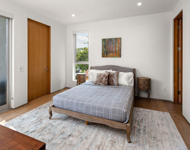 6617 Lindenhurst Avenue - Photo Thumbnail 23