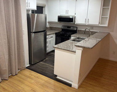 18530 Hatteras Street - Photo Thumbnail 3