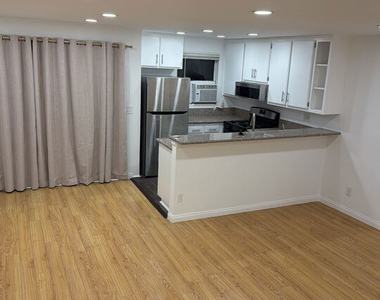 18530 Hatteras Street - Photo Thumbnail 7