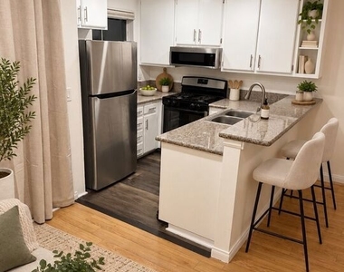 18530 Hatteras Street - Photo Thumbnail 4