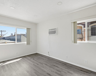 1333 Barry Avenue - Photo Thumbnail 2