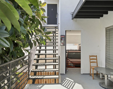 1333 Barry Avenue - Photo Thumbnail 9