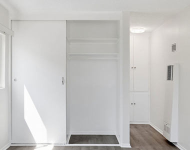 1333 Barry Avenue - Photo Thumbnail 5