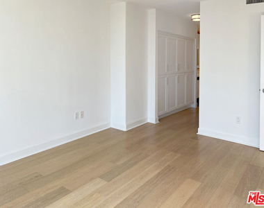 1221 W Ocean Avenue - Photo Thumbnail 10