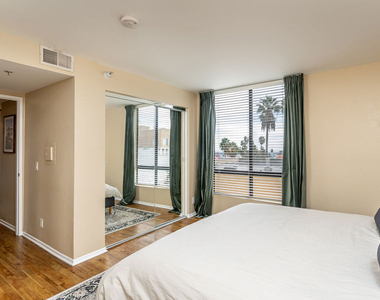 7320 Hawthorn Avenue - Photo Thumbnail 11