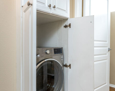 7320 Hawthorn Avenue - Photo Thumbnail 12