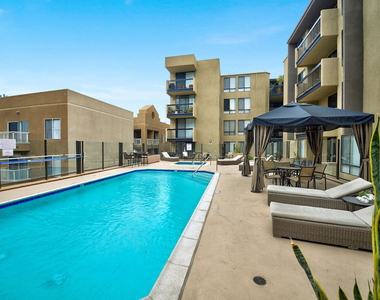 7320 Hawthorn Avenue - Photo Thumbnail 18