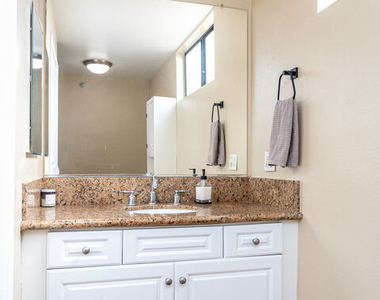 7320 Hawthorn Avenue - Photo Thumbnail 15