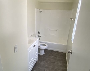 7756 Laurel Canyon Boulevard - Photo Thumbnail 13