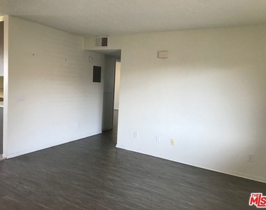 7756 Laurel Canyon Boulevard - Photo Thumbnail 9