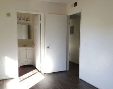 7756 Laurel Canyon Boulevard - Photo Thumbnail 5