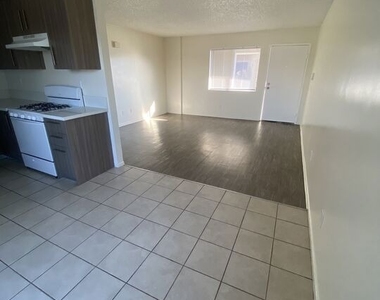 7756 Laurel Canyon Boulevard - Photo Thumbnail 4