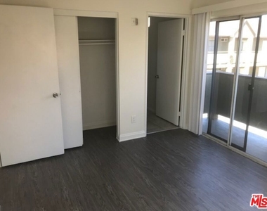 7756 Laurel Canyon Boulevard - Photo Thumbnail 11