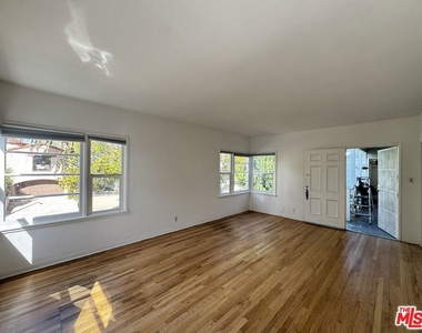1246 Edris Drive - Photo Thumbnail 4
