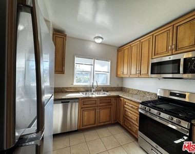 1246 Edris Drive - Photo Thumbnail 8