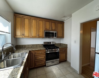 1246 Edris Drive - Photo Thumbnail 11