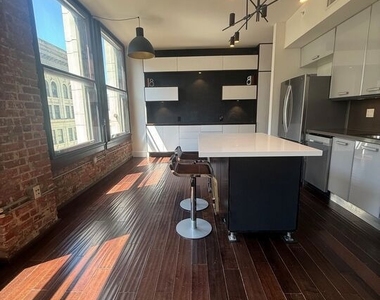 460 S Spring Street - Photo Thumbnail 3
