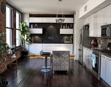 460 S Spring Street - Photo Thumbnail 29
